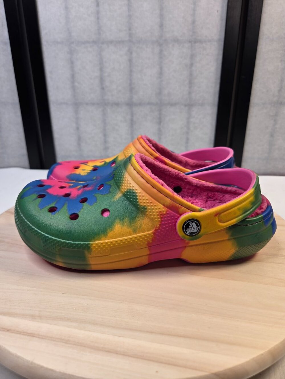 Crocs Classic Tie Dye Graphic Fur Lined Clogs Women US 8 - Picture 6 of 13